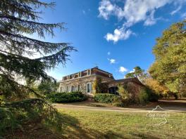 Gentilhommière de 400 m2 dans un parc de 18 500 m2