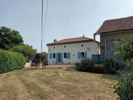 Belle maison en pierre à la campagne