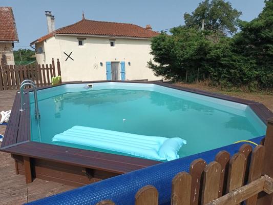 Belle maison en pierre à la campagne