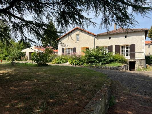 Maison Savigne 6 pièce(s) 190 m2