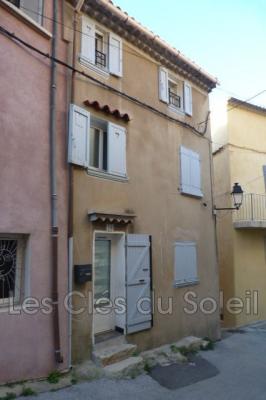 BRIGNOLES -  Maison de village de 67 m² comprenant cuisine a