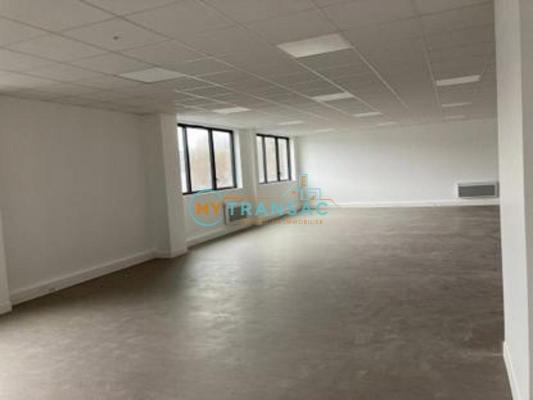 A LOUER 220m², 392m² et 512m² DE LOCAUX D'ACTIVITÉS NEUFS - HIGHLANDS PARK Savigny-Le-Temple