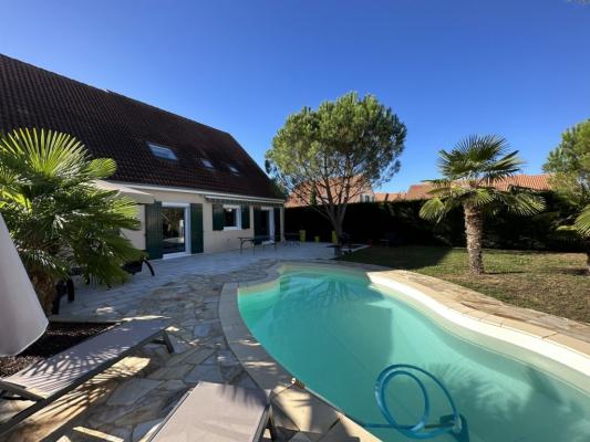 Maison avec piscine à Saint-Just-Saint-Rambert