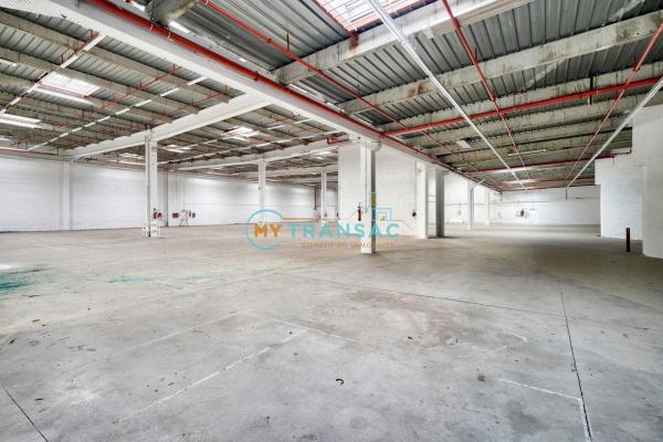 A LOUER : Bâtiment logistique de 5391m² situé à Croissy-Beaubourg