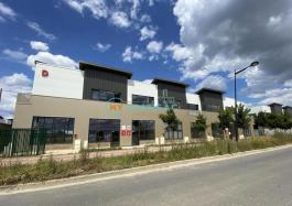 A VENDRE local d'activité de 647m² dont 319m² de bureaux d'accompagnement