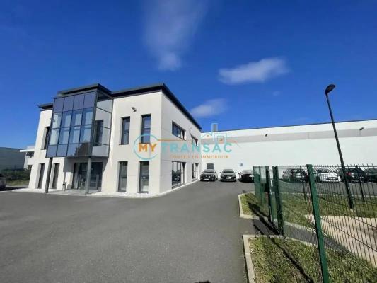 A VENDRE Bâtiment indépendant de 1224m² à St-Pierre-du-Perray