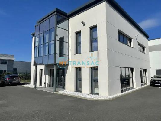 A VENDRE Bâtiment indépendant de 1224m² à St-Pierre-du-Perray