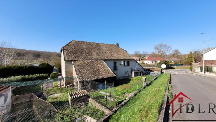 MAISON composée de 3 appartements sur 13 ares 32 de terrain