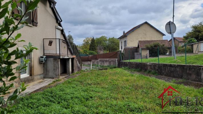 MAISON composée de 3 appartements sur 13 ares 32 de terrain