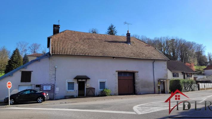 MAISON composée de 3 appartements sur 13 ares 32 de terrain