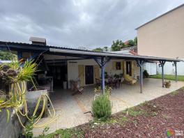 FABIEN TEKA IMMO A LA JOIE DE VOUS PROPOSER  A LA VENTE UNE CHARMANTE MAISON DE 97.5M² SITUEE A STE MARIE. ILE DE LA REUNION