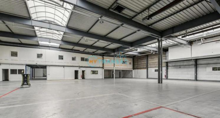 A Louer Entrepôt indépendant de 2 899m² sur un foncier de 4 037m² à Créteil