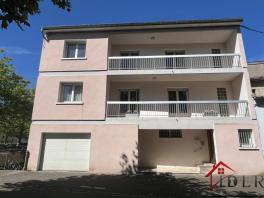 Maison d'habitation composée de deux appartements . Idéal in