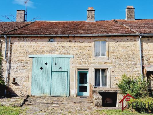 Authentique maison française du XVIIIe siècle à Laneuvelle a