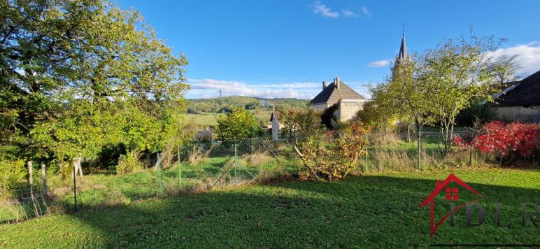 Authentique maison française du XVIIIe siècle à Laneuvelle a