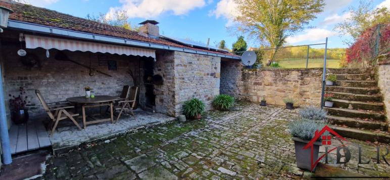 Authentique maison française du XVIIIe siècle à Laneuvelle a