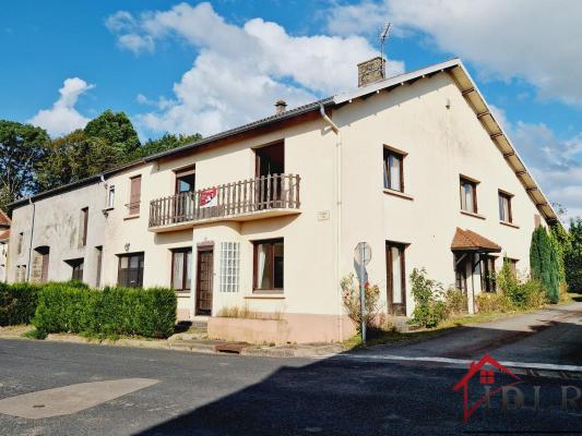 maison de 258 m2 garages 200 m2 terrain 1664 m2