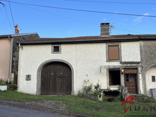 maison de village de type f2, 68 m2 habitables sur un terrai