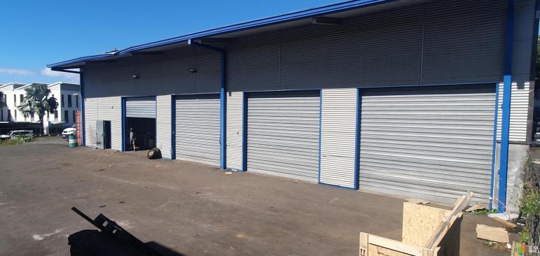 A LOUER DEPOT DE 405 M² ZONE ACTIVITES ST BENOIT