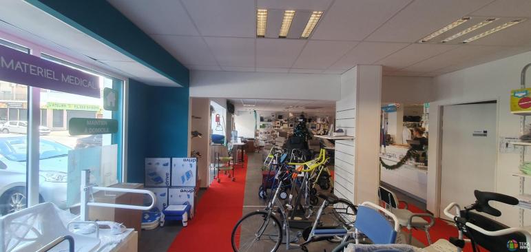 A LOUER LOCAL COMMERCIAL 230M² ST PIERRE CENTRE