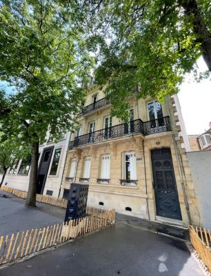 Bordeaux Quartier Ste-Croix / Tauzia - T4 rénové avec balcon