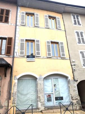 MAISON DE VILLE AVEC TERRASSE ET LOCAL COMMERCIAL