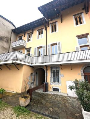 MAISON DE VILLE AVEC TERRASSE ET LOCAL COMMERCIAL