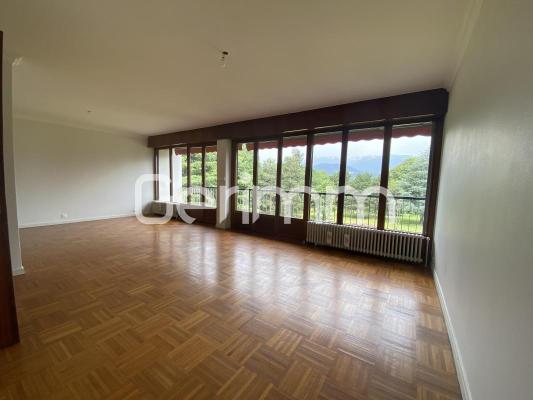 Vente - Appartement - 3 pièces + cuisine - 114 m² - 210 000 € -