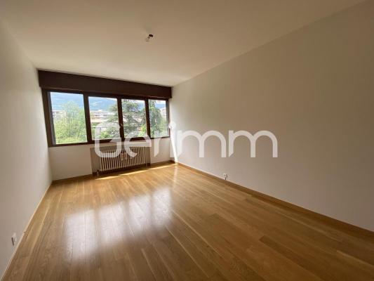 Vente - Appartement - 3 pièces + cuisine - 114 m² - 210 000 € -