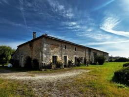 Maison en pierre à rénover Brux