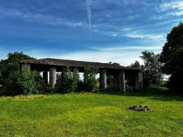 Maison en pierre à rénover Brux