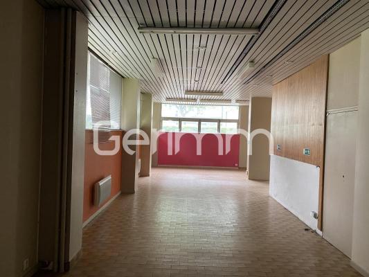 Location - Local professionnel - 118 m² - 10 500 €/an HC HT -