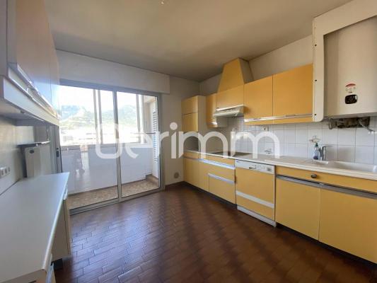 Vente - Appartement - 3 pièces + cuisine - 96 m² - 290 000 € -