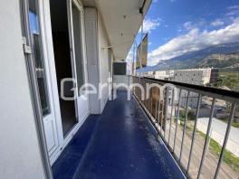 Vente - Appartement - 3 pièces + cuisine - 56 m² - 80 000 € -