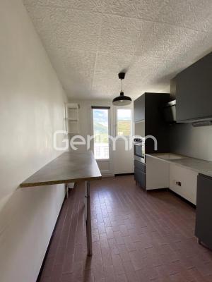 Vente - Appartement - 3 pièces + cuisine - 56 m² - 80 000 € -