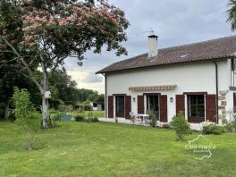 A 5mn de Salies de Béarn, Villa autonome, avec piscine au se