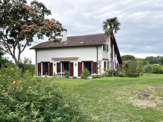 A 5mn de Salies de Béarn, Villa autonome, avec piscine au se