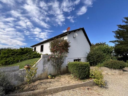 Charmante maison de 90m² avec sous-sol total et terrain arboré, à 20 minutes d'Auxerre !