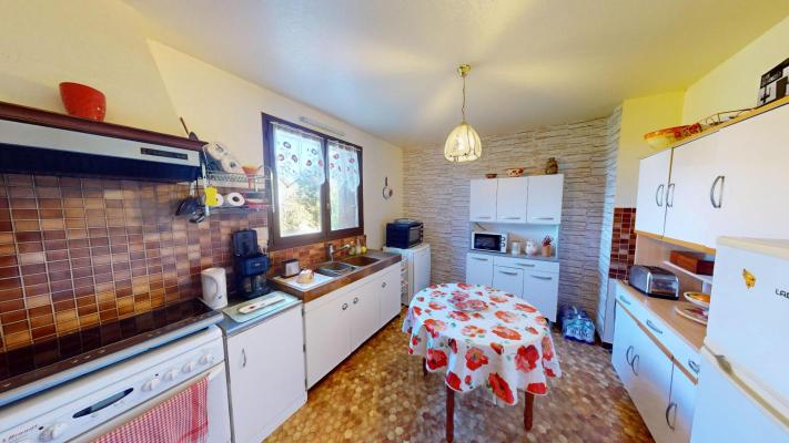 Charmante maison de 90m² avec sous-sol total et terrain arboré, à 20 minutes d'Auxerre !