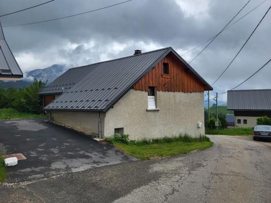 MAISON AVEC JARDIN ET GARAGE EN PLEINE NATURE