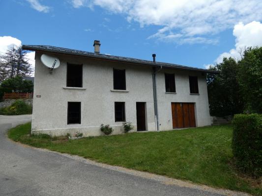 MAISON AVEC JARDIN ET GARAGE EN PLEINE NATURE