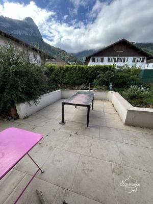 Magnifique Appartement avec Terrasse et Piscine en Rez-de-Ja