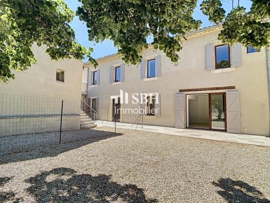 Appartement Rénové au Premier Étage d'un Mas Traditionnel avec Terrasse et petite parcelle agricole