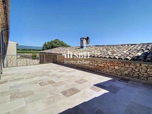 Appartement Rénové au Premier Étage d'un Mas Traditionnel avec Terrasse et petite parcelle agricole