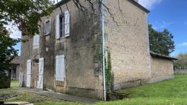 Proche La Rochefoucauld - Maison en pierre