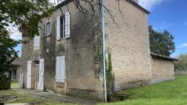 Proche La Rochefoucauld - Maison en pierre