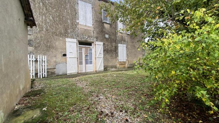 Proche La Rochefoucauld - Maison en pierre