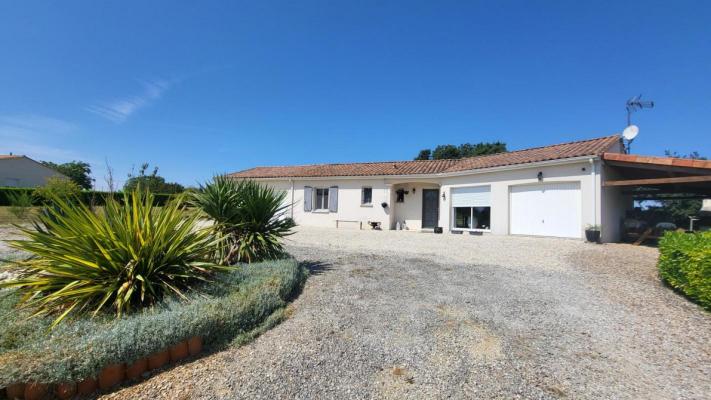 Pavillon de qualité avec piscine et grand terrain