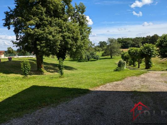 Maison Maître avec 2 hectares de terrain, piscine, hangar et