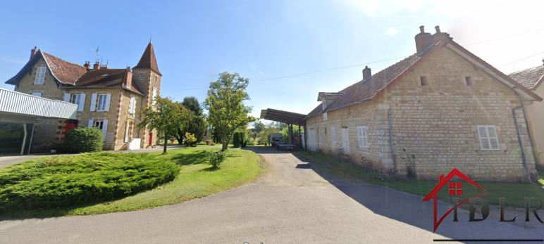 Maison Maître avec 2 hectares de terrain, piscine, hangar et